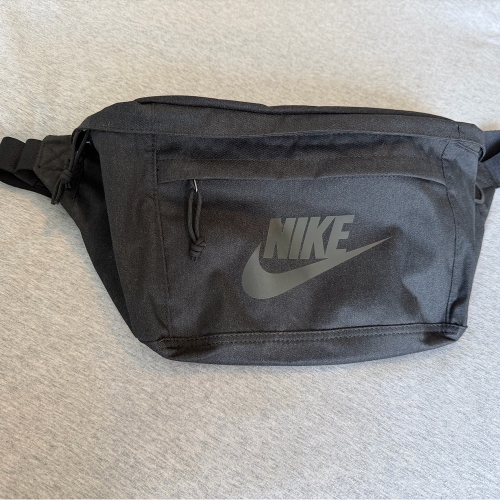 NIKE Tech Hip Pack